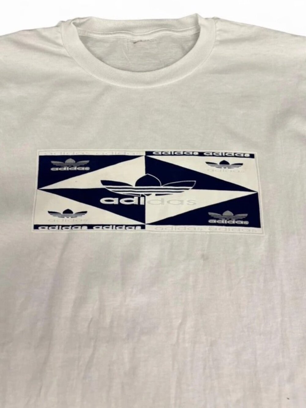 Vintage 90s Y2K Adidas graphic logo Tshirt - Picture 2 of 4